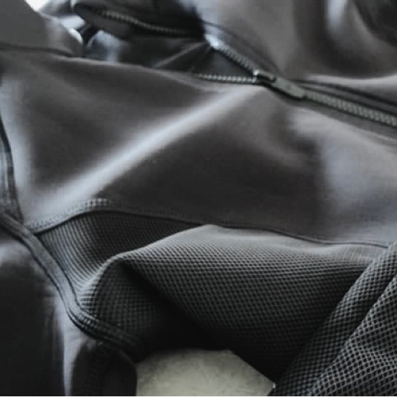 Lululemon front and centre jacket - Picture 10 of 10